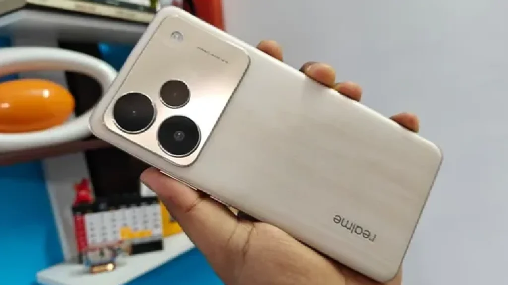 Realme P4 5G कम कीमत में देगा प्रीमियम स्मार्टफोन का मज़ा, गेमिंग और कैमरा होगा दमदार 2 Realme P4 5G